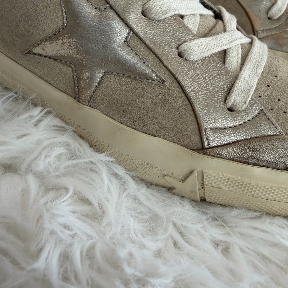 Golden Goose Deluxe Brand (GGDB) - VCE
2.12 High-Top Sneakers
Size: 41 US 11 - Picture 5 of 13